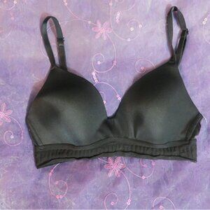 PINK wear everywhere wireless lightly lined bra in black and pink size 32b.